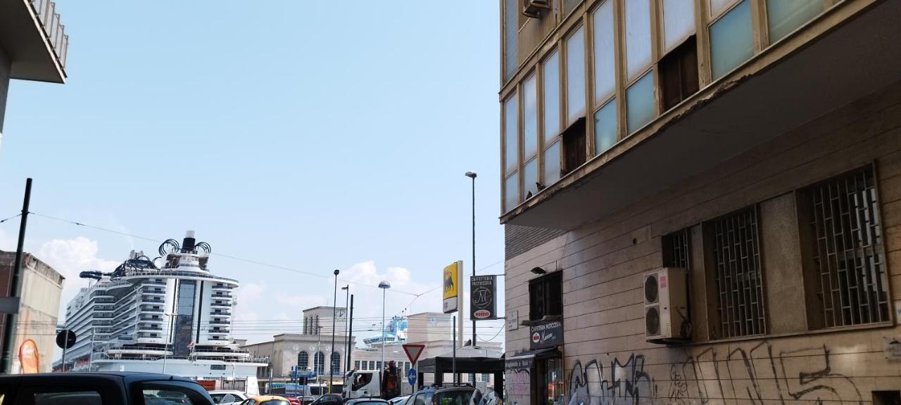 Molo Partenope Napoli